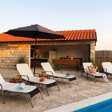 Villa Source With Private Pool Pridvorje Exterior photo
